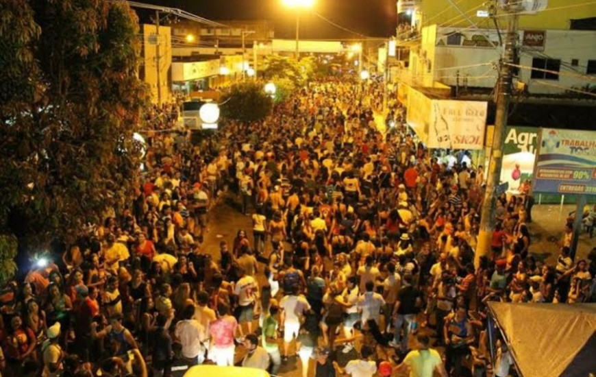 Cidades prepararam megaestruturas para foliões