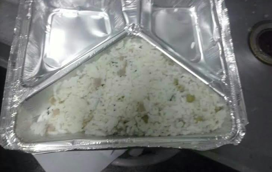 Arroz com ervilha servido no HRA