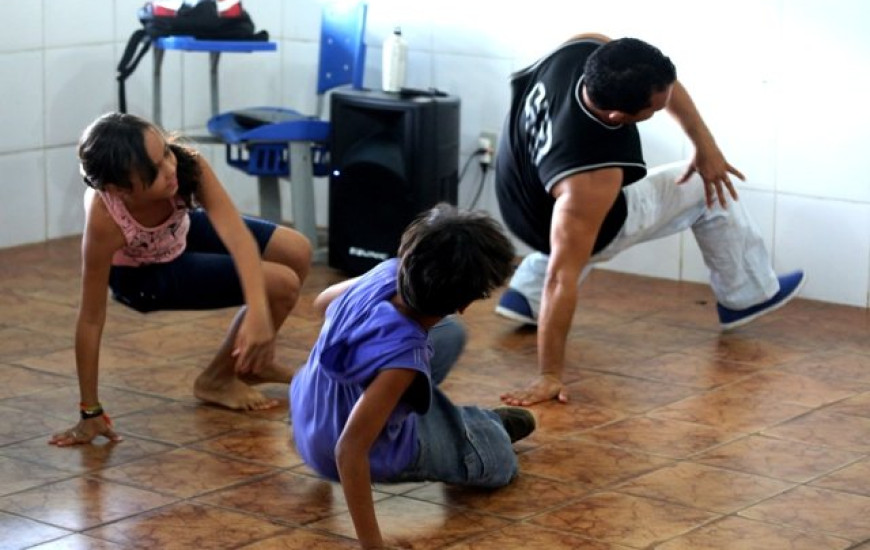 Aulas de dança atraem muitos alunos