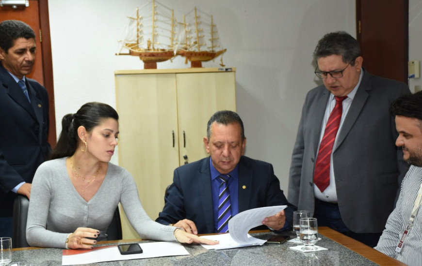 Termo foi assinado nesta quinta.