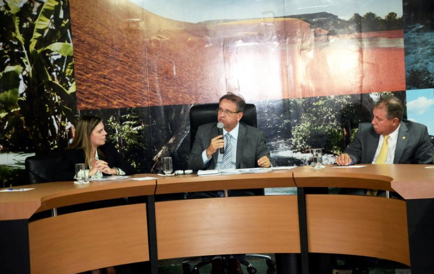 Governador quer negociar com categorias