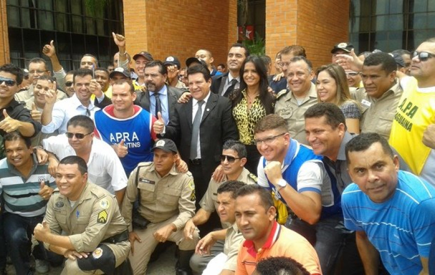 Militares comemoram aprovação das matérias