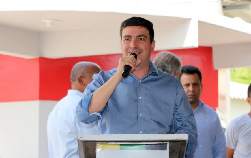 Reitor da Unitins, Augusto Rezende, em Sítio Novo.