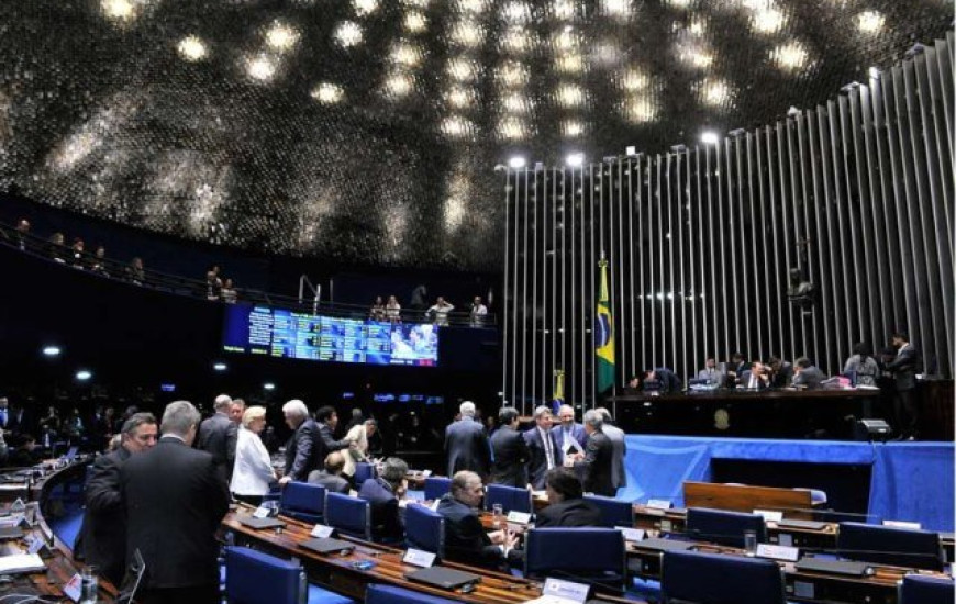 Senadores terminam votação da reforma política