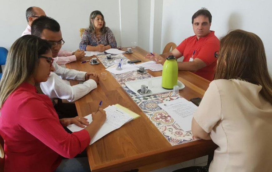 Representantes do Seet e Sindessto se reúnem