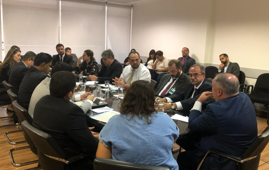 Participantes discutem melhorias prisionais.