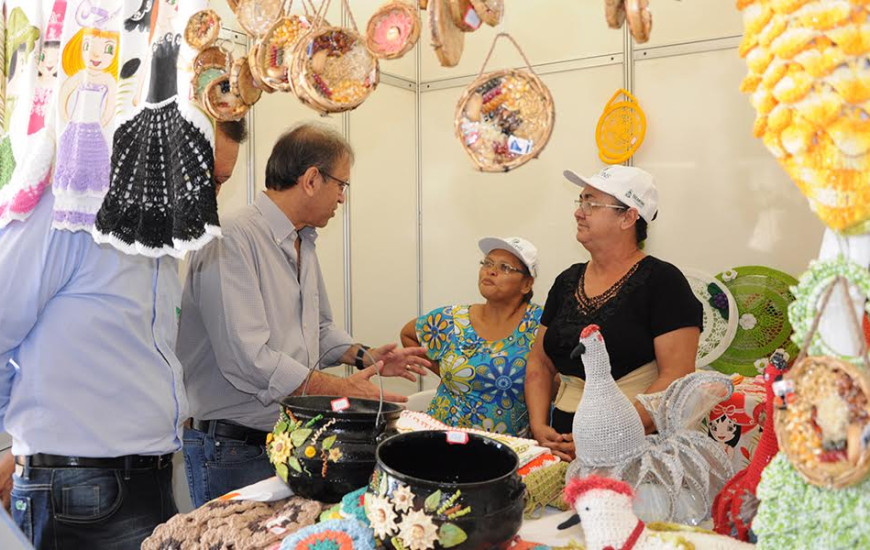 Governador visita expositores da Feira