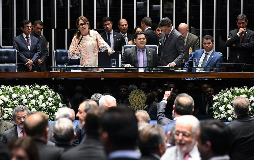 Depois de mais de cinco horas de debate, a eleição foi adiada
