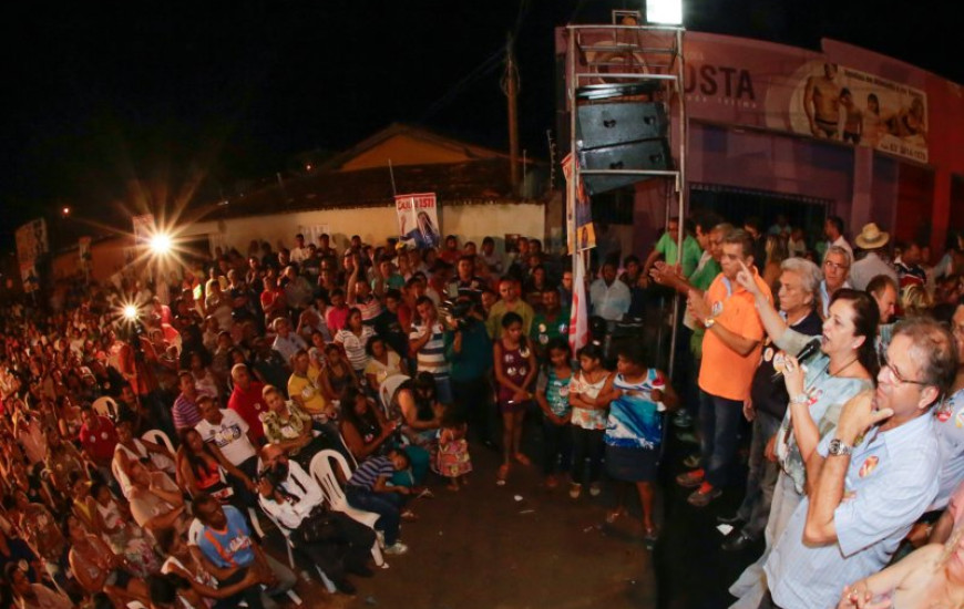 Kátia Abreu durante comício em Araguaína