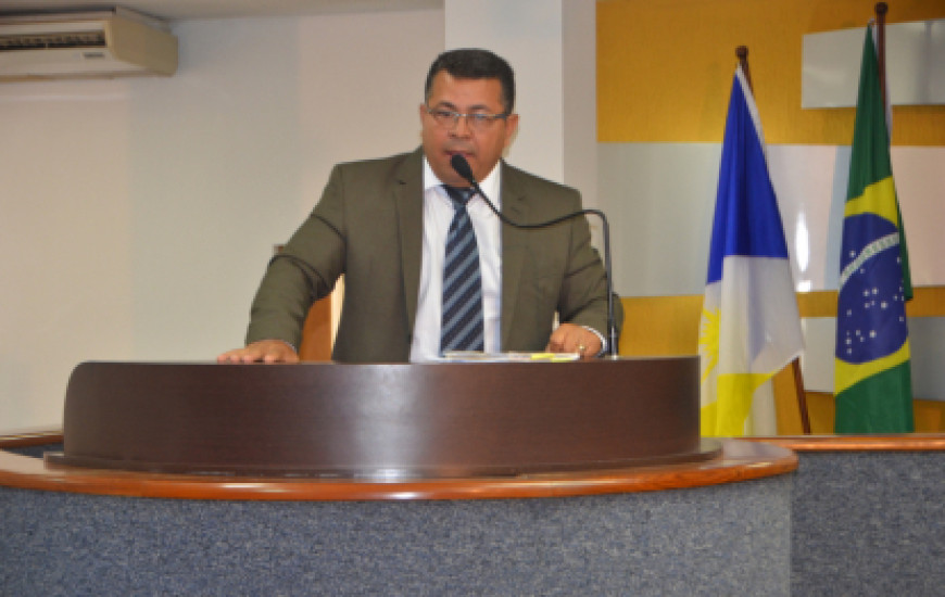 Folha explicou que para ser pautado o projeto precisa sair das comissões