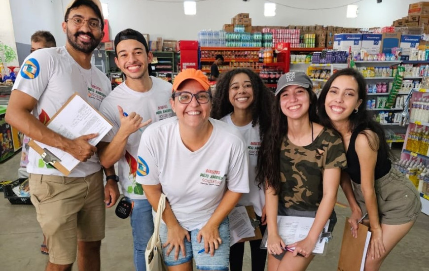 Grupo de pesquisa coordenado pelas professoras Suyene Rocha e Mariela Cristina