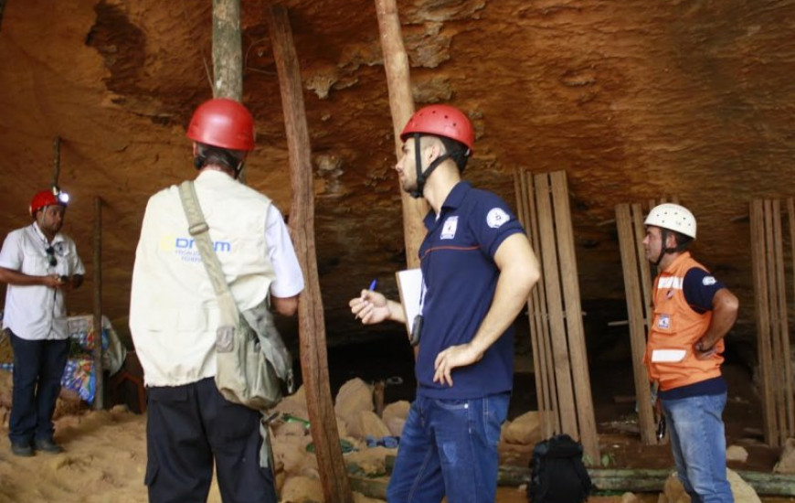 Vistoria confirmou risco de novos desmoronamentos