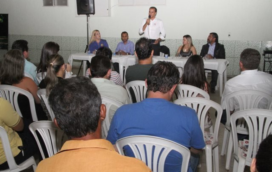 Ataídes se reúne com policiais civis