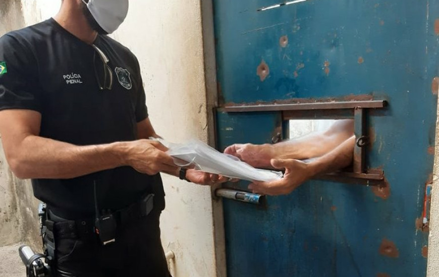 O material será entregue aos custodiados para fazerem as atividades nas celas.