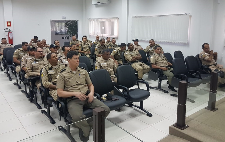 Policiais durante o curso