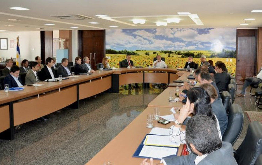 Sandoval e secretários reunidos no Palácio