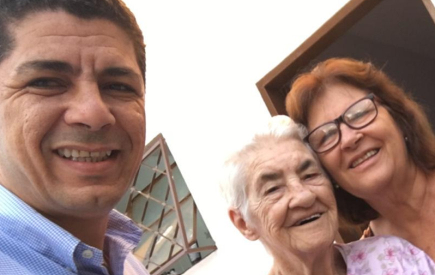 Valdemar junto a sua avó e sua mãe Antônia