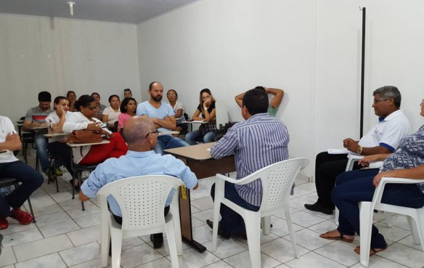 Assembleia foi realizada com profissionais