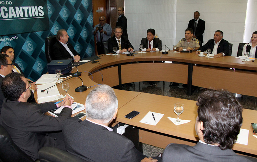 Governo é impedido de firmar convênios