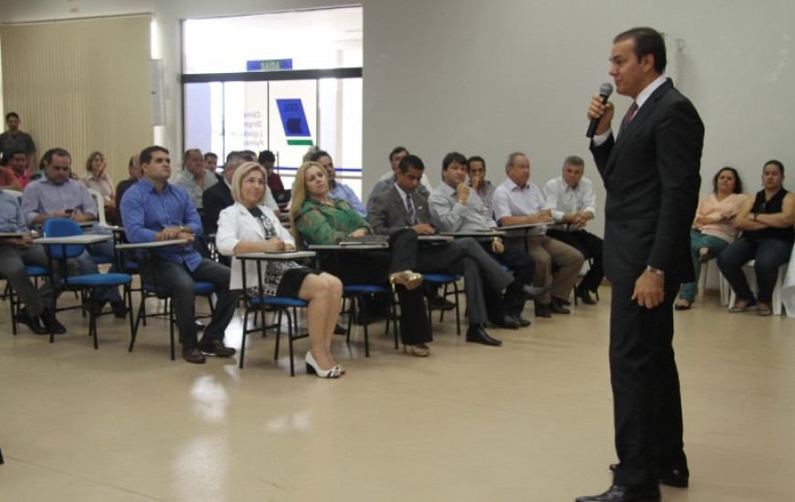 Ataídes em reunião com empresários