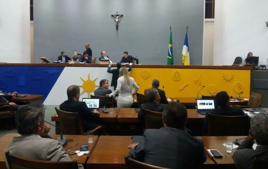Assembleia autoriza Estado pegar R$ 453 em empréstimo 