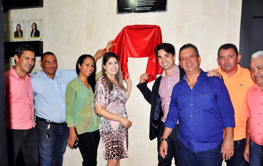 Deputado participa de entrega de reforma