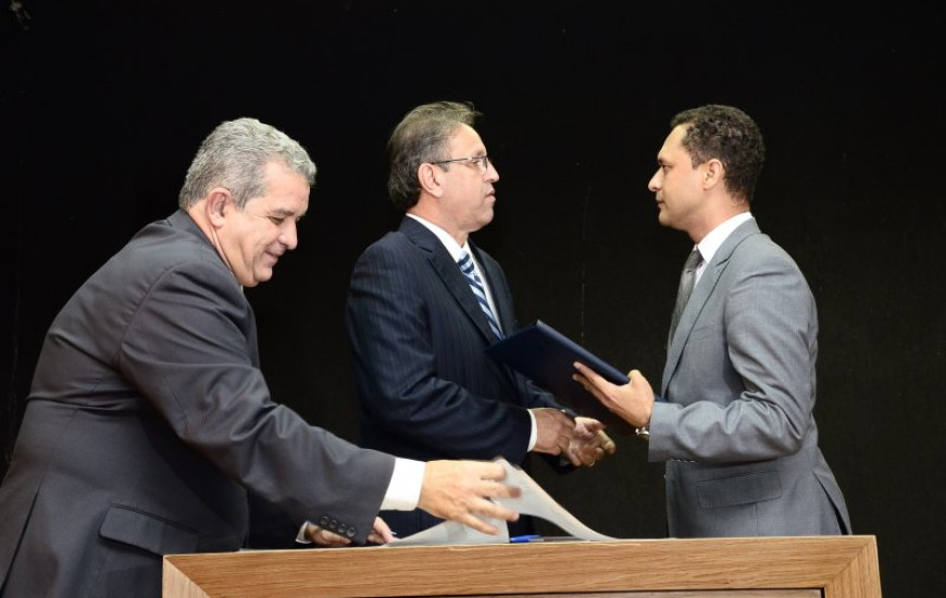 Adão Francisco sendo empossado na Seduc