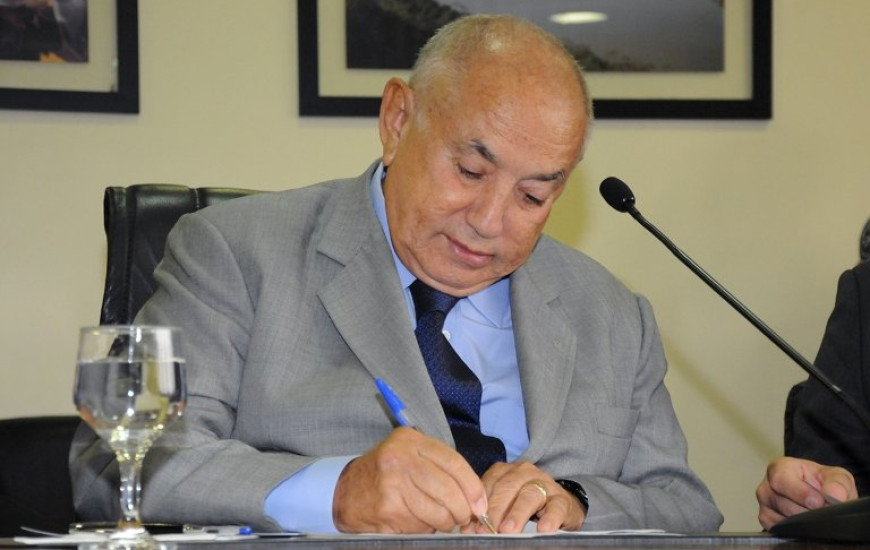 Governador assina atos