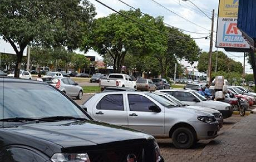 Estacionamento em calçadas tem restrições: confira