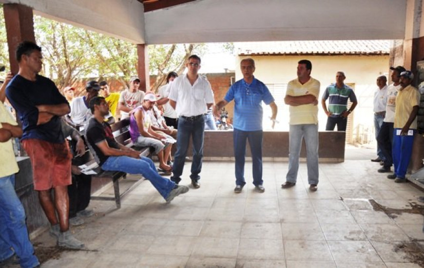 Avelino com trabalhadores