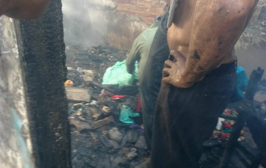 Interior da casa após ação contra as chamas