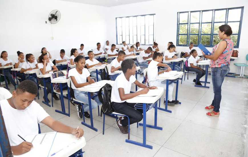 A escola possui uma média de 340 alunos matriculados