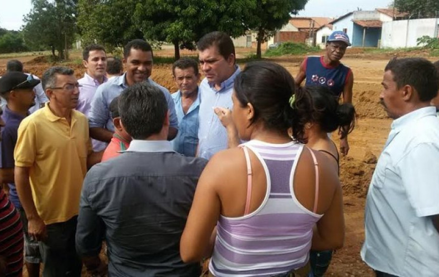 Vereador e prefeito foram acompanhar as obras