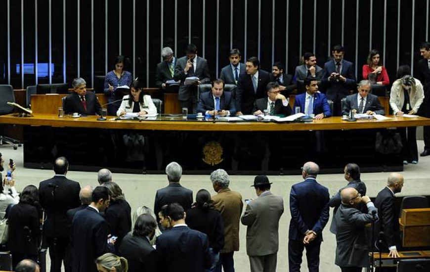 Sessão deverá durar o dia todo