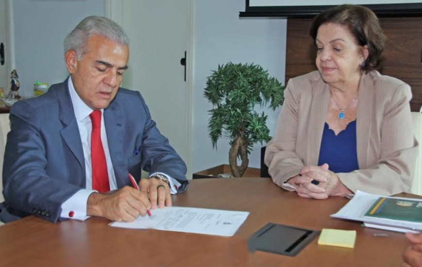 Deputado e a reitora da UFT, Isabel Auler