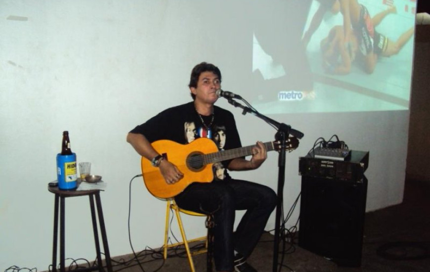 Nelson Jr se apresenta no Tênis Sesc