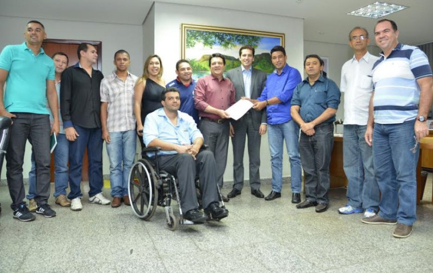 Luana se reúne com representantes