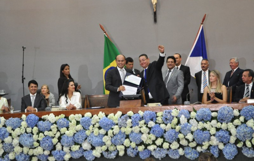 Sandoval e Tom Lyra são empossados