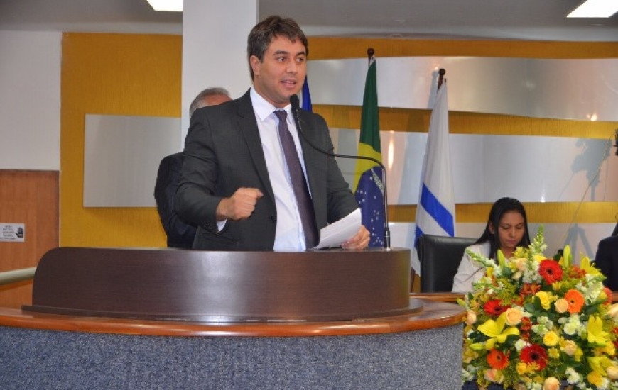 Diogo Fernandes tem projeto aprovado na CCJ