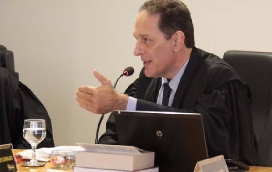 Suspeição é arguida contra João Olinto