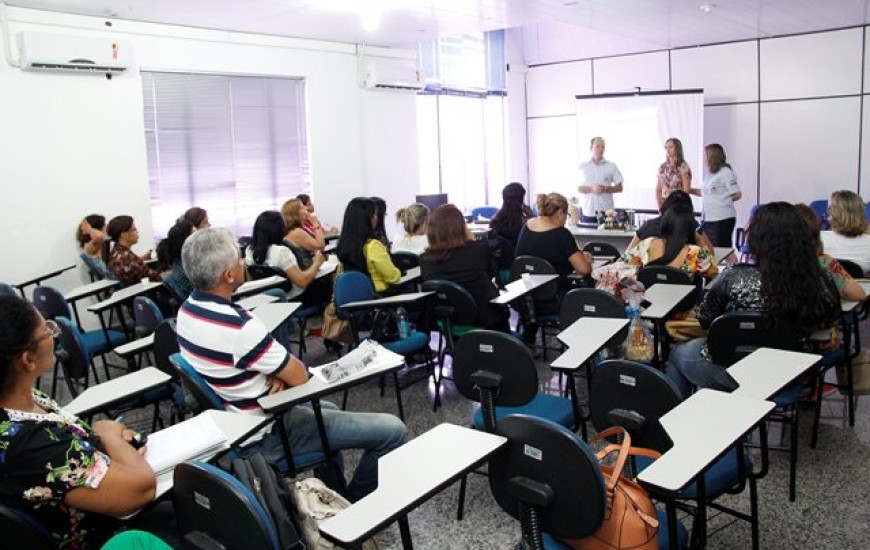 Secretária Adriana Aguiar