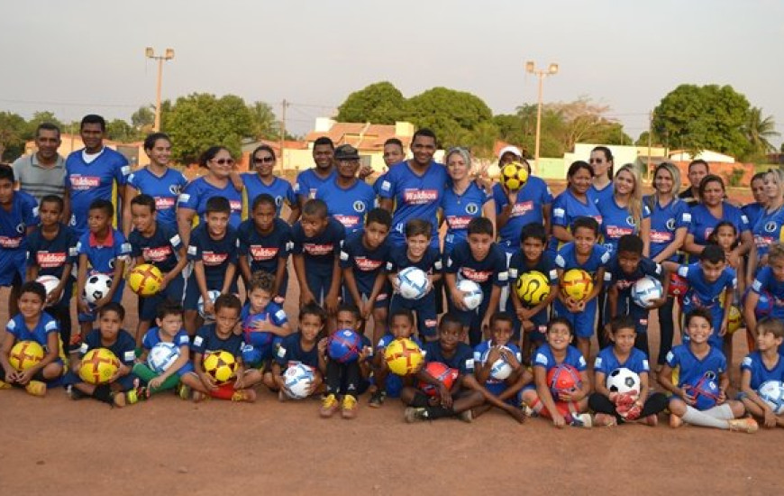 Waldson comemora o Dia das Crianças na Escolinha