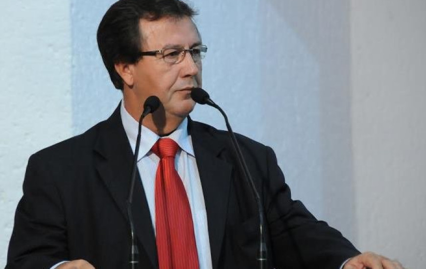 Vilmar questiona taxa do Detran