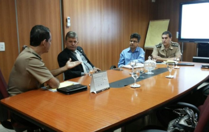 Agnolin em reunião no Quartel Geral do Exército