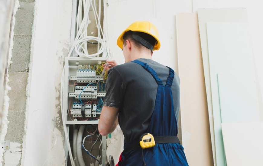 O candidato deve possuir curso técnico em Eletrotécnica