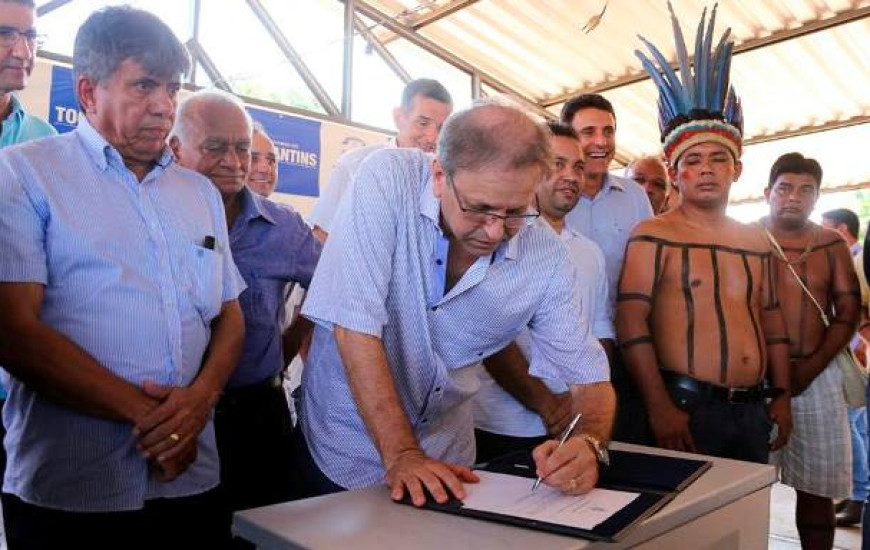 Miranda assina Ordem de Serviço para obras