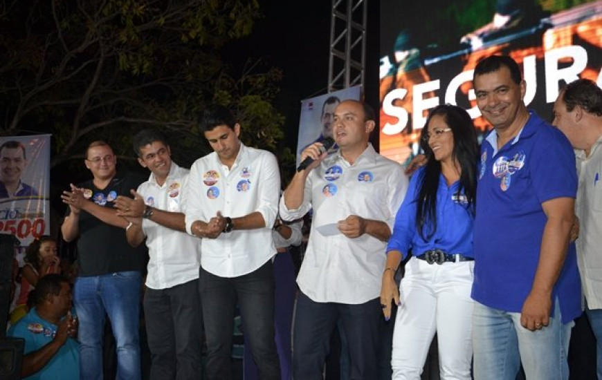 Comício no Aureny III