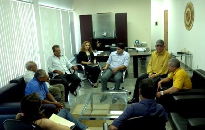 Negreiros recebe representantes