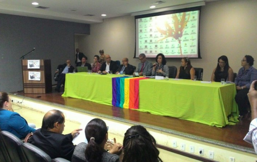 Debate sobre direitos dos LGBTs