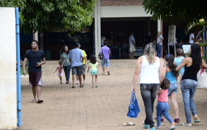 Eleitores no Colégio Militar de Palmas